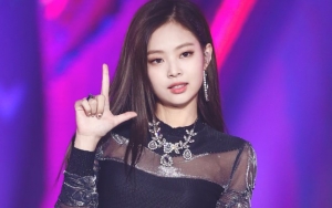Jennie BLACKPINK Menang 'Photogenic Of The Year', Momen Terima Penghargaan Disorot