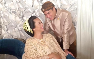 Baim Wong Elus Perut Buncit Parodikan Foto Maternity Paula Verhoeven Sukses Bikin Rekan Artis Ngakak