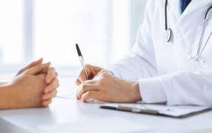 Sudah Mencoba Berbagai Cara di Atas Tapi ASI Masih Tidak Lancar? Segera Konsultasi dengan Dokter