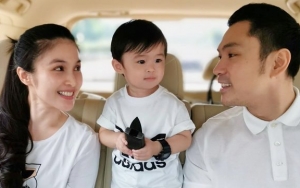Suami Sandra Dewi Ngemong Dua Putranya, Penampilan Ganteng Meski Belum Mandi Bikin Salfok