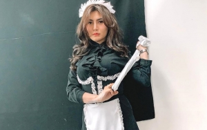 Angela Lee Pamer 'Dipijat' Kakek Sugiono, Bikin Heboh Rekan Artis