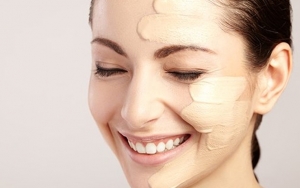 Jika Ingin Menghasilkan Makeup Natural, Ikuti Tips Penggunaan Foundation atau BB Cream Ini