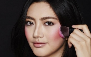 Gunakan Blush On Biar Makeup Naturalmu Tidak Terlihat Pucat!