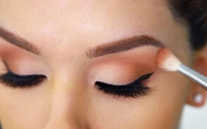Gunakan Eye Shadow, Maskara dan Pensil Alis dengan Bijak Agar Menghasilkan Makeup Natural