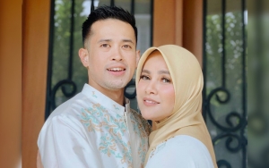 Olla Ramlan dan Suami Kompak Bagikan potret Mesra Untuk Sambut Hari Ulang Tahun Pernikahan