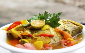 Berkumpul Bersama Keluarga Dengan Hidangan Sup Ikan Kuah Kuning Khas Ambon