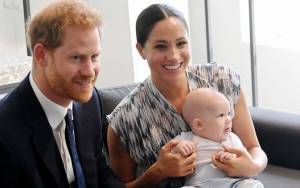 Foto Kartu Natal Perdana Archie Putra Meghan Markle Ini Dijamin Bikin Gemas Maksimal