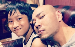 Deddy Corbuzier Mualaf Temani Azka Natalan di Amrik, Haters Masih Ngegas Soal Agama