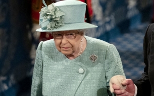 Ratu Elizabeth Lagi-Lagi Kedapatan Singkirkan Foto Keluarga Pangeran Harry dan Meghan Markle