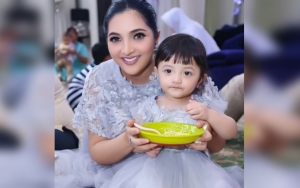 Sempat Pakai Selang Pernafasan, Arsy Putri Ashanty Pulih Tampil Centil Pakai Lipstik