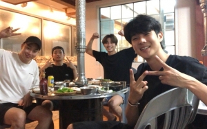 Geng Wooga V BTS Foto Gemas Buat Natal, Hyungsik Komplain Soal Ini