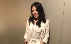 Tina Toon Rayakan Natal Bareng Pacar Hingga Perlihatkan Dapat Kado Spesial Ini