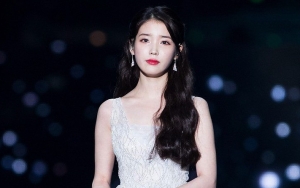 IU Makan Jambu Air Begitu Tiba di Jakarta, Seperti Ini Komentarnya