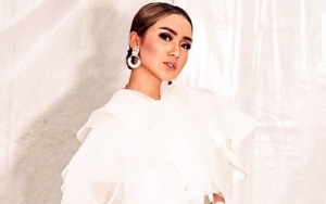 Cita Citata Geram Diberitakan Cari Modal Nikah Saat Tahun Baru, Tulisan Bahasa Inggris Disorot