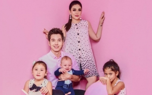 Celine dan Stefan William Rayakan Natal Bareng Anggota Keluarga Baru, Senyum Lucio Bikin Salfok