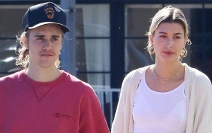 Justin Bieber dan Hailey Baldwin Bagikan Foto Ciuman Mesra Saat Natal
