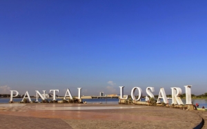 Nikmati Waktu Santai Bersama Keluarga Di Pantai Losari