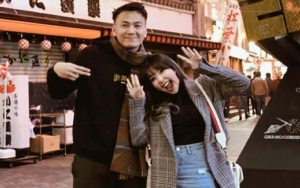 Foto Bareng Wijin Saat Liburan di Singapura, Pose Genit Gisella Anastasia Jadi Perbincangan