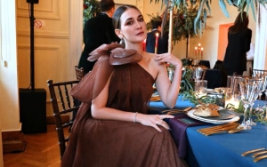 Berdiri Satu Kaki, Luna Maya Cantik Bak Balerina Kelas Dunia