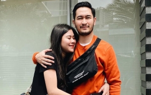 Bayi Kembar Syahnaz Mangap Cantik, Aksi Nemplok di Dada Jeje Sang Ayah Bikin Gemes