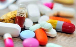 Mencampur-campur Obat Yang Akan Diminum Akan Menimbulkan Masalah Kesehatan