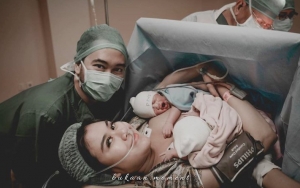 Syahnaz Sadiqah Bagikan Video Proses Persalinan Bayi Kembar, Bikin Terharu Di Bagian Ini