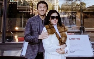 Foto Bareng di Jepang, Gaya Ibunda Syahrini dan Reino Barack Tuai Komentar Berbeda