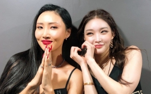 Kim Chung Ha dan Hwasa Mamamoo Berikan Tas Bermerek untuk Para Dancer, Netizen Kagum