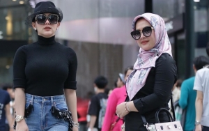 Adik Syahrini Sholat Pakai Sepatu dan Tanpa Mukena Picu Reaksi Sinis, Ini Kata Ustadz Abdul Somad
