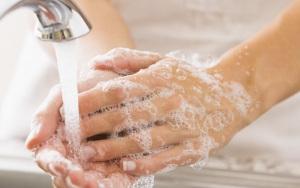 Langkah Awal Menghindari Penularan Flu Adalah Rajin Cuci Tangan