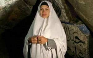  Nikita Mirzani Tak Takut Pakai Bikini Meski Sudah Umrah: Ibadah Itu Urusan Sama Tuhan