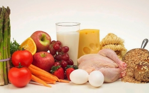 Mengkonsumsi Makanan dan Minuman Sehat Bisa Membantu Menyembuhkan Telinga Berdengung