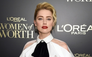 Amber Heard Kepergok Cium Sesama Wanita Setelah Cerai dari Johnny Depp