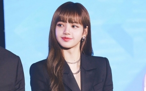 Lisa BLACKPINK Tampil Imut Banget di Bandara, Wajah Lelah Tuai Perhatian