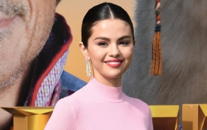 Selena Gomez Ternyata Borong Albumnya Sendiri Demi Puncaki Billboard 200