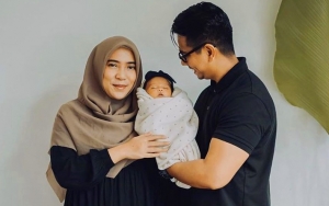 Anak Fitri Tropica Tampil Menggemaskan Bak Madam Eropa Ngantri Keriting Rambut