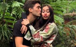 Tepis Isu Cerai, Eryck Amaral Gemas Cubiti Pipi Aura Kasih dan Diam-diam Ambil Foto Manis Ini