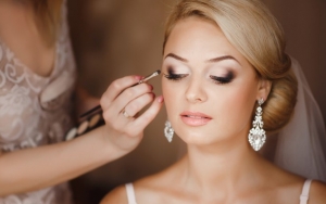 Selektif dalam Memilih Pakaian dan Makeup Pengantin Bisa Menciptakan Pesta Pernikahan yang Berkesan
