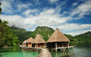 Pemandangan Pantai Maluku Terpampang Maksimal Di Ora Beach Resort