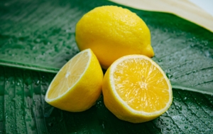 Lemon Bisa Digunakan Untuk Mencerahkan Kulit Leher yang Gelap