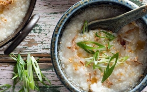 Khao Tom, Bubur Nasi Khas Thailand Yang Cocok Banget Mengisi Perut Lapar Kalian