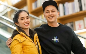Ussy Sulistiawaty Umrah Bareng Suami, Visual Cantik Pakai Hijab Syar'i Tuai Pujian Selangit
