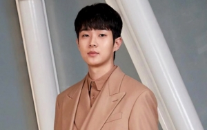 Choi Woo Shik 'Salah Kostum' di Jumpa Pers 'Time To Hunt', Netizen Malah Ngakak