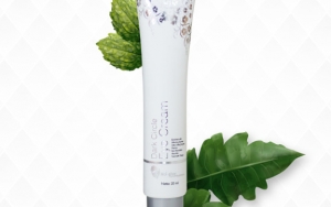 Ingin Bebas dari Mata Panda dan Kerutan? Gunakan Saja Ms Glow Eye Dark Cream