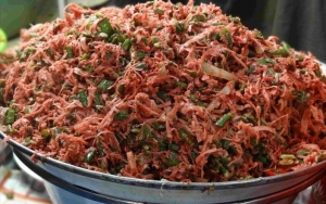 Nikmati Kelezatanya Salad Tradisional Khas Bali Bernama Lawar