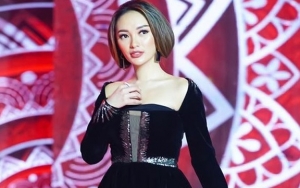  Zaskia Gotik Diam-diam Gelar Acara Lamaran?