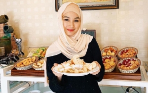 Tampil Beda, Tya Arifin ‘Preman Pensiun’ Kini Mantap Berhijab?