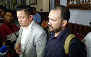 Suami Karen Idol Bungkam Usai Diperiksa Selama 7 Jam, Pengacara Sebut Arya Claproth Juga Korban