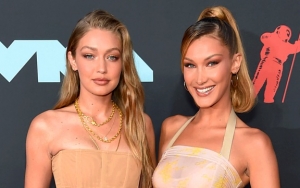 Momen Langka, Gigi Hadid dan Bella Hadid Adu Cantik di Satu Cover Majalah!