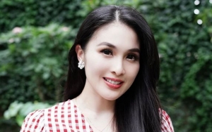 Sandra Dewi Main ke Mall Bareng Anak, Lirikan Mata Putra Kedua Disorot